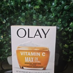 OLAY Vitamin C Max Lightweight Moisturizer